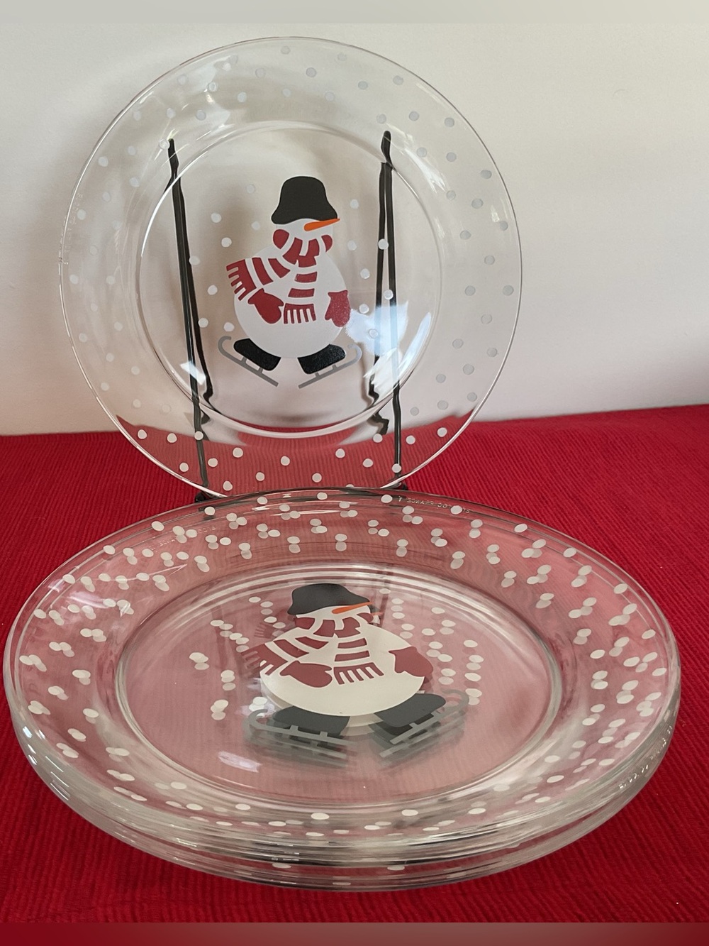 NWOT Crate & Barrel Clear Glass Ice Skating Snowmen 8” Plates, Set of 4